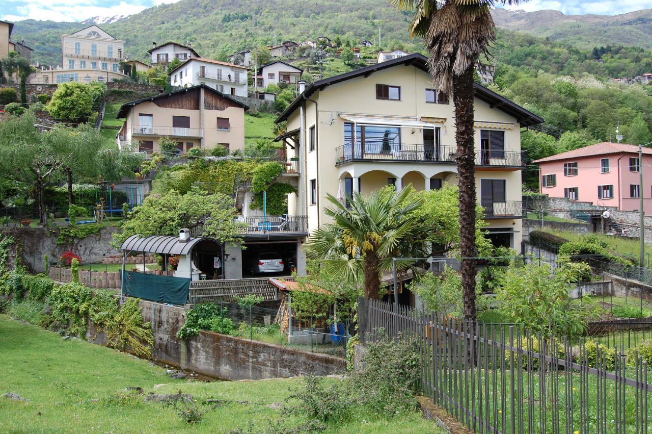 Wohnung ANNETTA mit Sicht auf See und Berge " Ferienwohnung in Italien