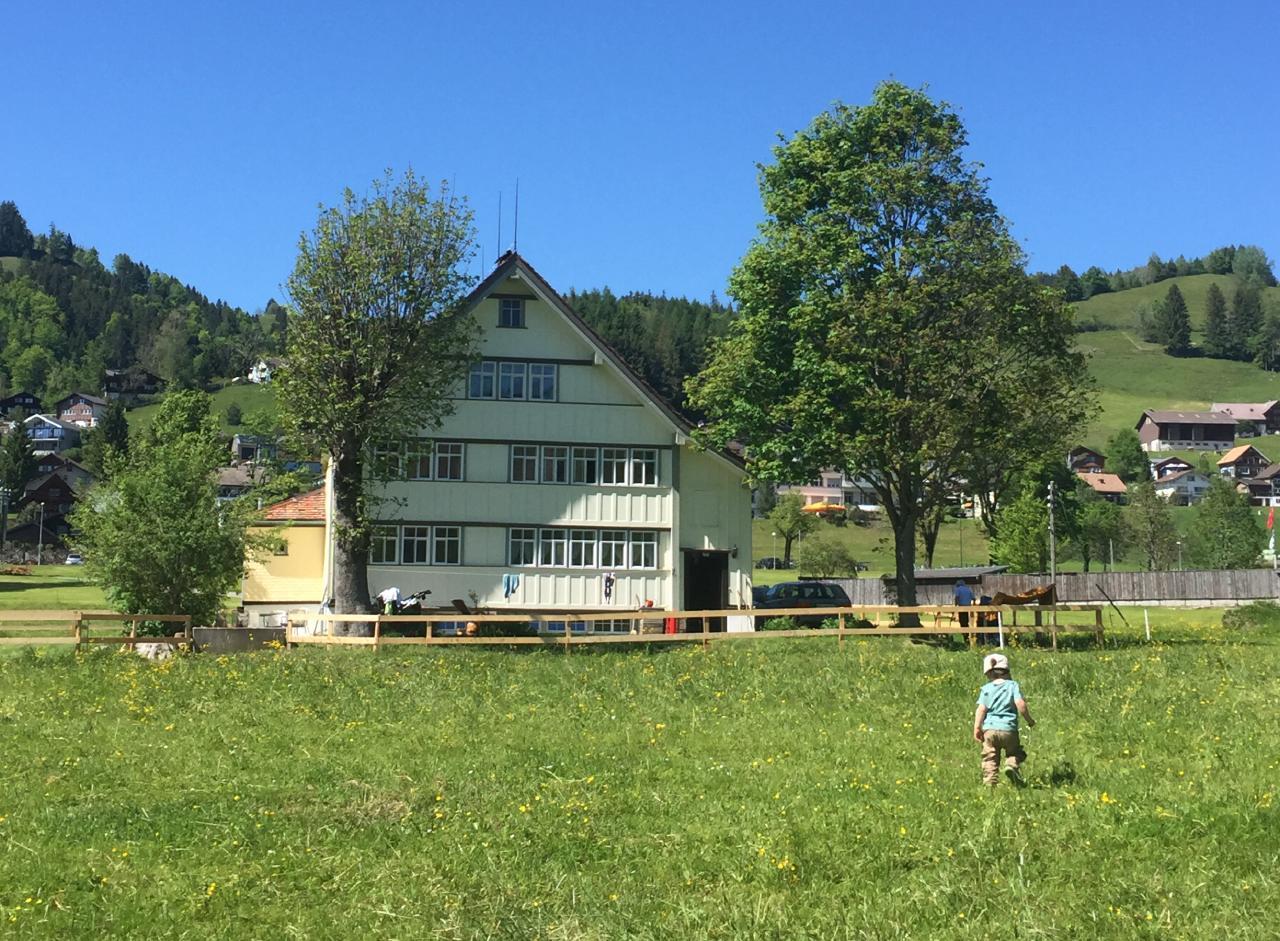 Typisches Appenzellerhaus am Bach Ferienhaus in der Schweiz