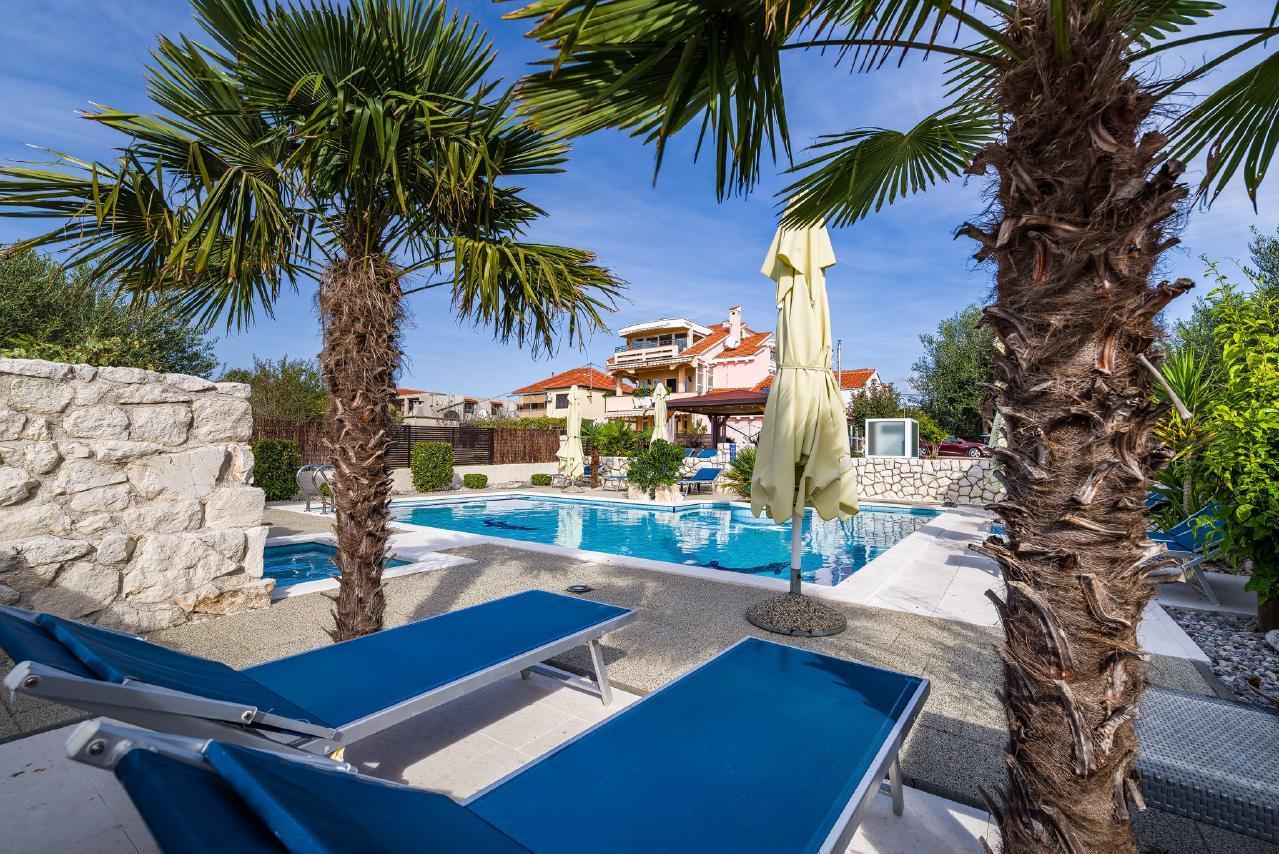 Villa Dalmatina mit Pool 120m2  3 Zimm. 6+1 Ferienwohnung  Zadar Riviera